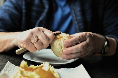 I nonni italiani evitano il cibo a domicilio