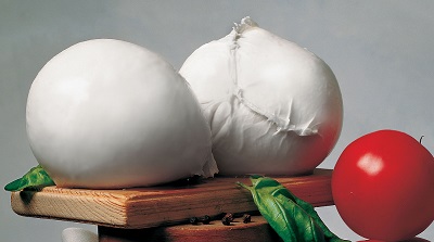 Mozzarella di Bufala Campana dop, diplomate le prime due casare