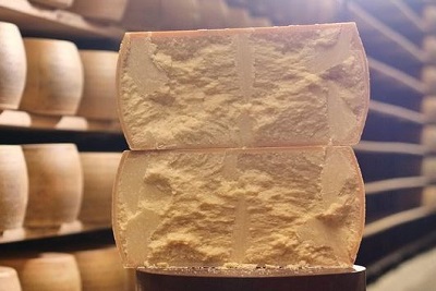 Le aziende del consorzio Parmigiano Reggiano resistono all'impatto del Covid