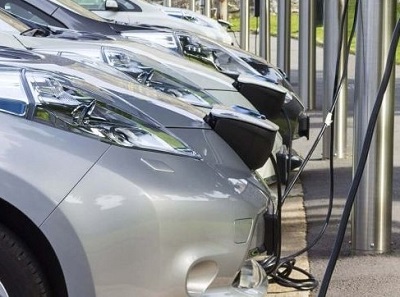 Il Governo: solo auto elettriche dal 2035