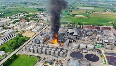 Incendio ed esplosioni alla cantina Caviro a Faenza