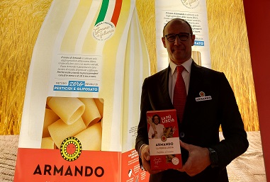 Pasta Armando cresce e celebra la penna liscia