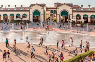 Outlet center sotto la lente