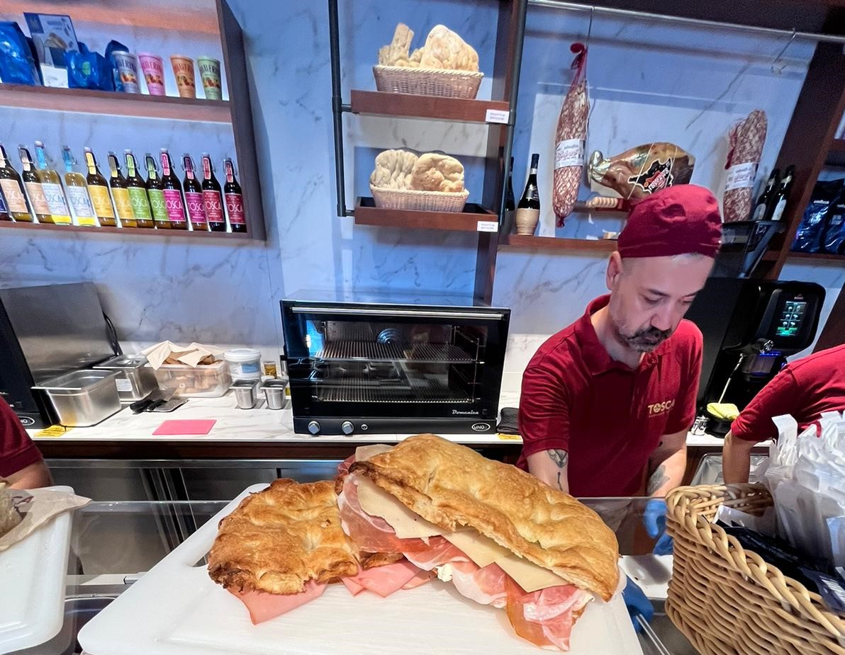 La “schiaccia” toscana arriva a Roma Termini