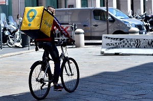 Fiab e Glovo insieme per la sicurezza dei rider