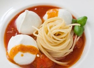 Mozzarella di bufala campana sposa la pasta di Gragnano